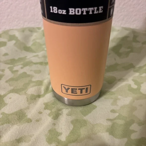 YETI Rambler 18 oz Bottle Stainless Steel with Chug Cap, Lowcountry Peach NWT - Picture 3 of 11